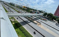 Hoàn thành lắp dầm cầu bộ hành cuối cùng tại metro số 1