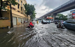 Hà Nội hạn chế giao thông QL32 qua thị xã Sơn Tây do úng ngập