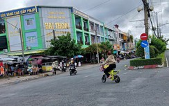 Đoạn đường bất an trên phố huyện ở Hậu Giang: Tai nạn như cơm bữa, vì sao dân vẫn đi liều?