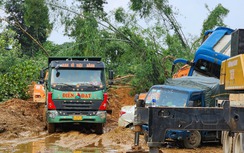 Sau vụ sạt lở vùi lấp nhiều ô tô, các phương tiện lưu thông qua QL2 Hà Giang thế nào?