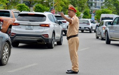 CSGT Quảng Ninh gác xuyên lễ, đảm bảo ATGT cho người dân, du khách về đất Mỏ