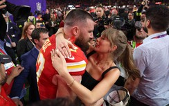 Taylor Swift "dát" hàng hiệu đến cổ vũ Travis Kelce, sau nghi vấn lộ hợp đồng chia tay