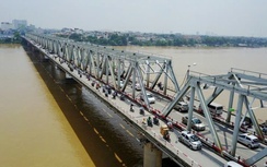 Hà Nội yêu cầu rà soát các cầu vượt sông, cấm phương tiện đi qua cầu yếu
