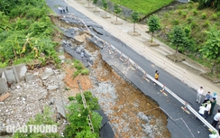 Cận cảnh tuyến QL15C lên Mường Lát sụt lún, nguy cơ bị đứt gãy