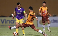 V-League: Chơi thiếu người trong gần cả trận, Hà Nội FC thua đau trước HAGL