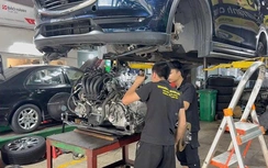 Xe ngập nước nằm la liệt tại gara sau mưa bão