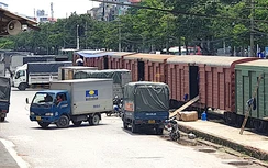 Đường sắt vận chuyển miễn phí hàng cứu trợ tới vùng bão lũ