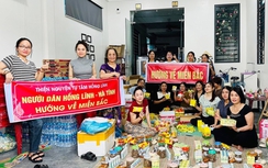 Từ vùng bão Hà Tĩnh, những chuyến xe nghĩa tình ngược ra Bắc