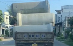 Chở nhiều bi cống khổ lớn không chằng buộc, tài xế bị phạt hàng chục triệu