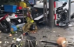 Ô tô bất ngờ tông nhiều xe máy và người đi đường ở Đà Nẵng, 2 người trọng thương