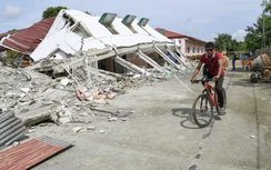 Số người chết vì động đất tăng lên 72, Tổng thống Philippines trực tiếp tới hiện trường