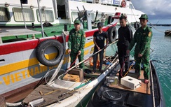 Quảng Ninh: Bắt giữ hai thuyền trưởng dùng kích điện khai thác thủy sản trái phép