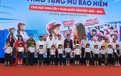 Trao tặng 1,8 triệu mũ bảo hiểm cho học sinh lớp một miền Trung