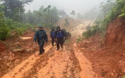 Đà Nẵng: 11 ngôi nhà bị vùi lấp hoàn toàn do sạt lở đất ở xã Trà Tân