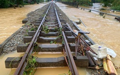 Huế: Khẩn trương khắc phục đoạn đường sắt Bắc - Nam bị lũ cuốn trôi nền đá