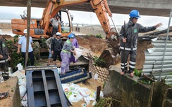 Khẩn cấp chặn miệng cống, ngăn nước tràn vào đô thị Quảng Ngãi