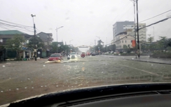 Mưa lớn gây ngập sâu tại Hà Tĩnh, nhiều hộ dân phải di dời khẩn cấp