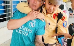 Clip: CSGT Hà Nội khống chế đối tượng tàng trữ ma túy khi kiểm soát giao thông