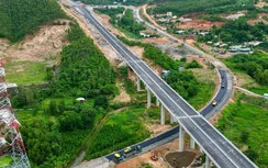 "Canh trời" thảm nhựa cao tốc Quy Nhơn - Chí Thạnh