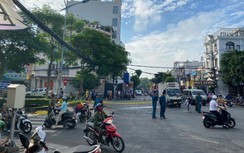 Xe máy va chạm xe tải ở ngã tư, đôi nam nữ thương vong