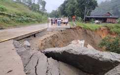 Sạt lở taluy âm làm đứt gãy mặt đường Hồ Chí Minh qua Đà Nẵng