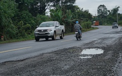 Đường Hồ Chí Minh đoạn Quảng Ngãi - Gia Lai xuống cấp gây mất ATGT