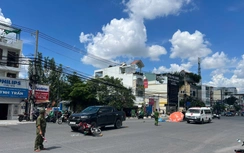 TP.HCM: Xe bán tải va chạm xe máy, nam shipper tử vong