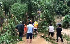 Tuyên Quang: Kịp thời giải cứu ba người mắc kẹt giữa dòng nước lũ