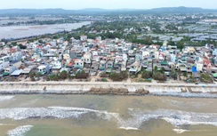 Kè biển giúp người dân Quảng Ngãi chống chọi với những con sóng dữ