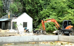 Ninh Bình "xóa sổ" công trình trái phép trong vùng Di sản Tràng An