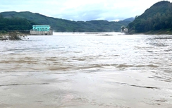 Quảng Ngãi: Hai hồ thủy điện xả điều tiết hàng trăm mét khối nước/giây tránh lũ chồng lũ