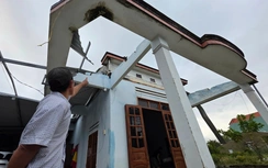 Lốc xoáy ở Đà Nẵng, 4 người bị thương, hơn 30 ngôi nhà tốc mái
