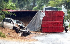 5 người bị thương trong vụ xe container lật, đè bẹp ô tô con ở Lâm Đồng