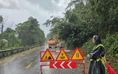 Nhiều tuyến giao thông ở Quảng Trị, Huế lại ngập sâu, sạt lở do mưa lũ