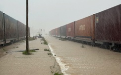 Ảnh hưởng mưa lũ khu vực Nam Trung Bộ, đường sắt dừng chạy nhiều tàu