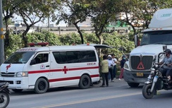 Bé gái lớp 9 bị xe đầu kéo cán tử vong khi được anh chở đi học