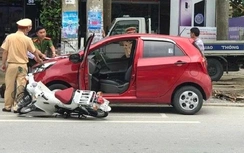 Mở cửa xe - một giây bất cẩn, cả đời ân hận