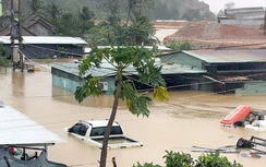 Mưa lũ tại miền Trung: 40 công nhân mắc kẹt ở công trường cao tốc Chí Thạnh - Vân Phong