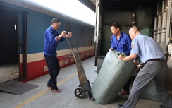 Hơn 15.000 kiện hàng cứu trợ được đường sắt chuyển miễn phí đến người dân vùng bão lũ