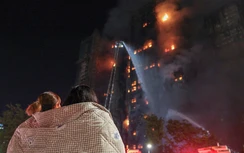 Vụ cháy chung cư Hong Kong: ít nhất 44 người thiệt mạng, 3 người bị bắt