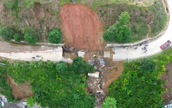 Quảng Ngãi công bố tình huống khẩn cấp về thiên tai trên hàng chục tuyến đường