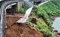 Toàn cảnh tuyến đường lên đỉnh Bạch Mã sạt lở nghiêm trọng, cuốn trôi chốt bảo vệ