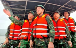 Ứng phó bão số 13: Các tỉnh miền Trung khẩn cấp sơ tán dân, ứng trực giữ đường