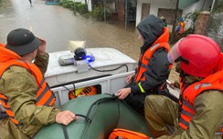 Những người trắng đêm cứu dân trong lũ ở Hà Tĩnh