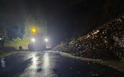 Tin tức mới nhất bão số 13: Sạt lở nghiêm trọng tại đèo Tô Na trên QL25