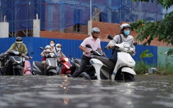 TP.HCM: Triều cường dự kiến đạt mức kỷ lục, CSGT túc trực xuyên đêm, sẵn sàng ứng cứu