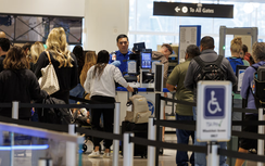 Chính phủ Mỹ đóng cửa kỷ lục, nguy cơ cắt giảm gấp đôi số chuyến bay