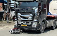 Xe đầu kéo va chạm xe máy, 3 người trong 1 gia đình tử vong thương tâm