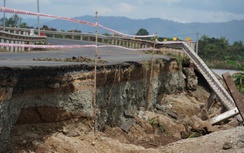 Hạ tầng đường Trường Sơn Đông qua Gia Lai thiệt hại nặng nề sau bão số 13