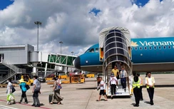 Luật mới yêu cầu hãng bay lo ăn nghỉ cho hành khách bị chậm chuyến